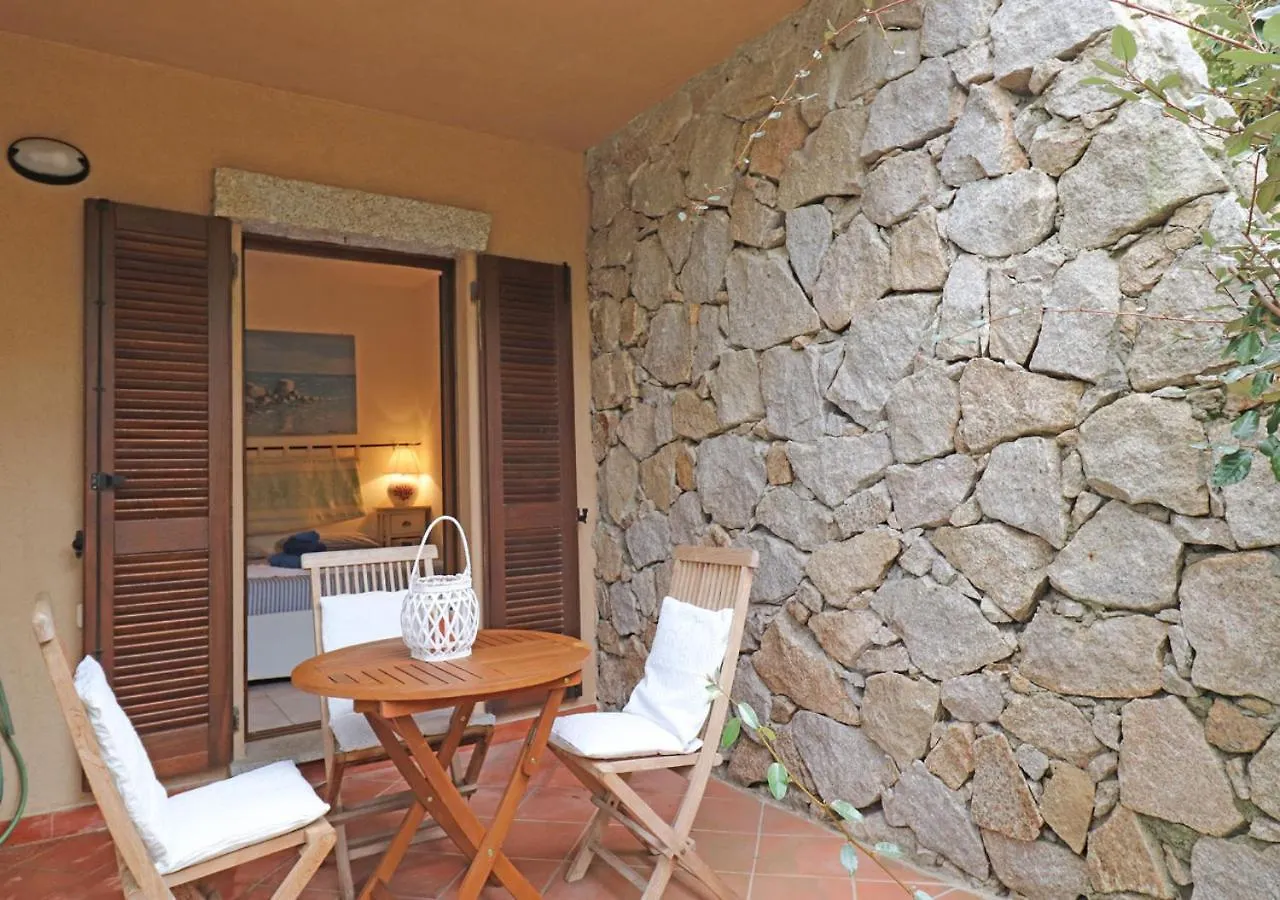 Pgs Immobiliare Srls Residenza Weber Bilocale Con Terrazza Vista Mare La Maddalenaアパートメント アパート ラ・マッダレーナ