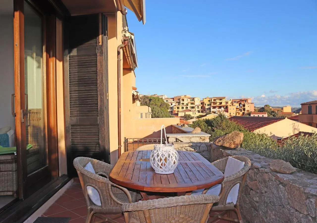 アパート Pgs Immobiliare Srls Residenza Weber Bilocale Con Terrazza Vista Mare La Maddalenaアパートメント イタリア